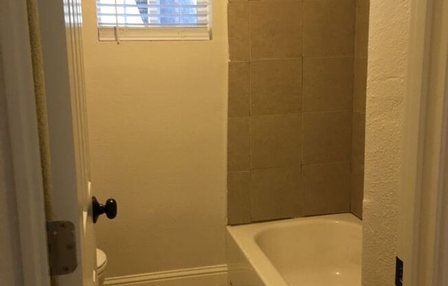 1 bed, 1 bath, $1,400, Unit 2394