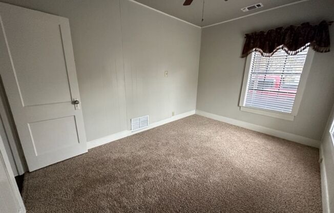 2 beds, 1 bath, $995