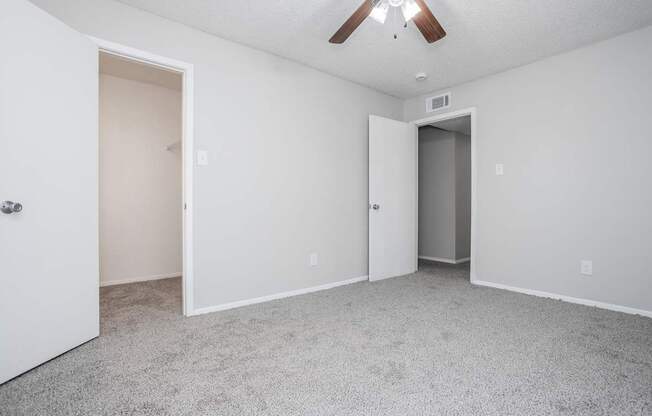 Oak Tree Village Bedroom  (3 Bedroom)