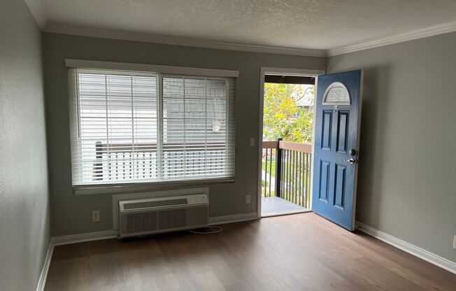 2 beds, 1 bath, 850 sqft, $2,550, Unit D-4