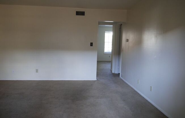 Main level end unit -- Country Club Rd/Gordon Manor Area