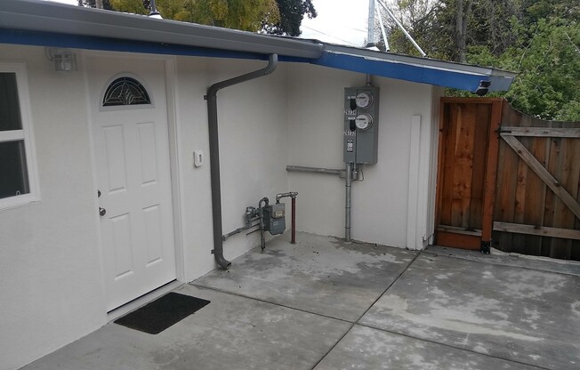 Brand new in law/studio unit with private entrance!