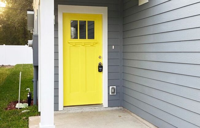Roomy 3BR Home in NW Jacksonville – 2.5 Baths & Backyard Space!