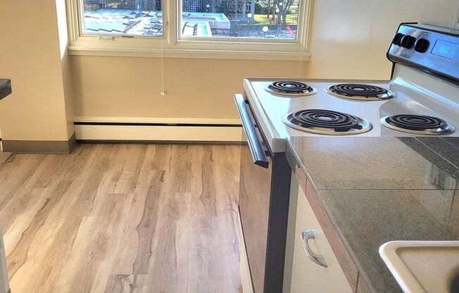 2 beds, 1 bath, 777 sqft, $1,600, Unit 310