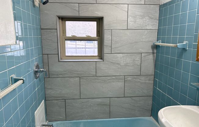1 bed, 1 bath, $1,225, Unit 5800 Howe - 2