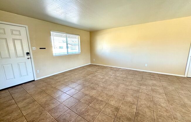 Spacious 4bdm 2Ba Tempe Home with New Kitchen and a Pool!
