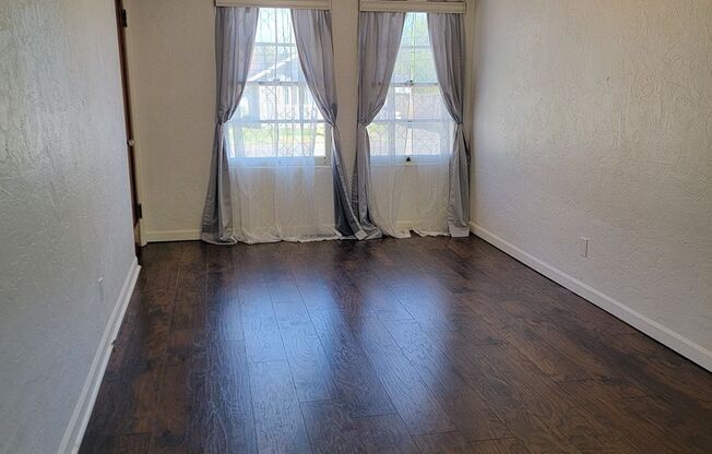 Charming upstairs 1 bedroom apartment