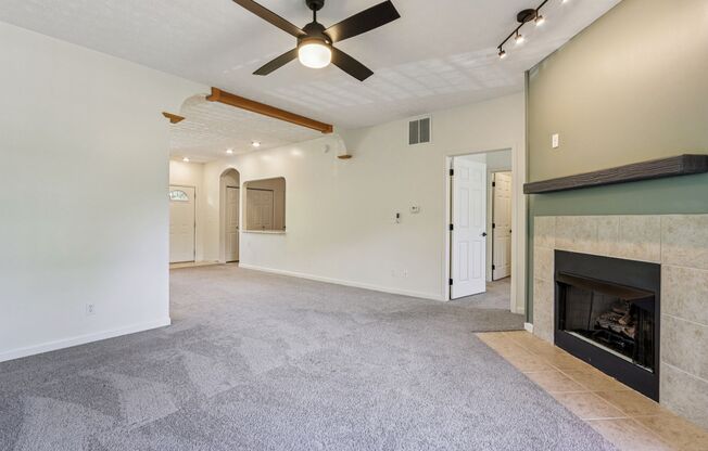 1 bed, 1.5 baths, 1,100 sqft, $1,565