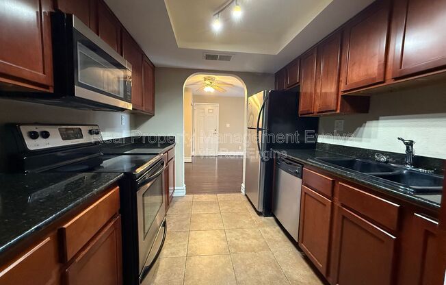 1 bed, 1 bath, 749 sqft, $1,100, Unit Unit 288