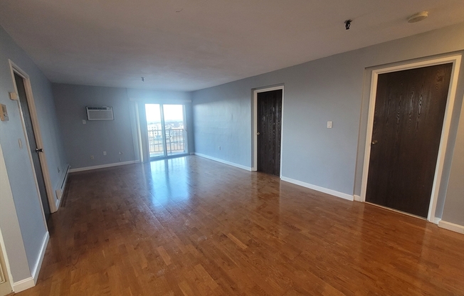 2 beds, 1 bath, 960 sqft, $2,250, Unit 1206