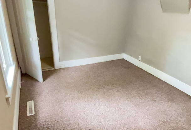 5 Bedroom House with a Nice Big Yard - Available June 2027