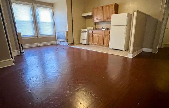 1 bed, 1 bath, 850 sqft, $1,100, Unit 2nd Floor Rear