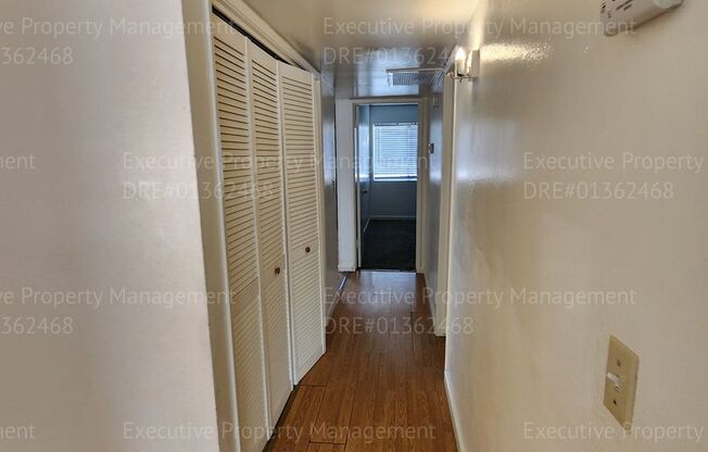 2 beds, 1 bath, $1,425, Unit B