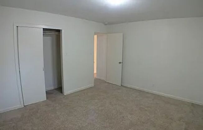 2 beds, 1 bath, $1,350, Unit Unit #7