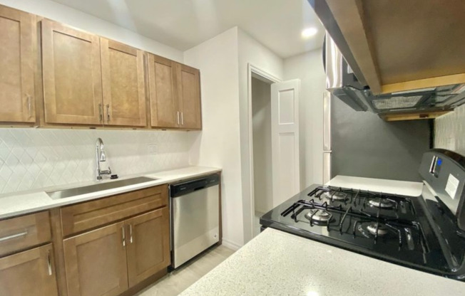 2 beds, 1 bath, 829 sqft, $1,125, Unit 32