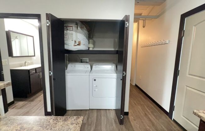 1 bed, 1 bath, 735 sqft, $1,097, Unit 121