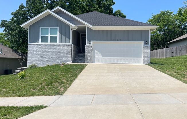 3 beds, 2 baths, $1,800, Unit # NIXA