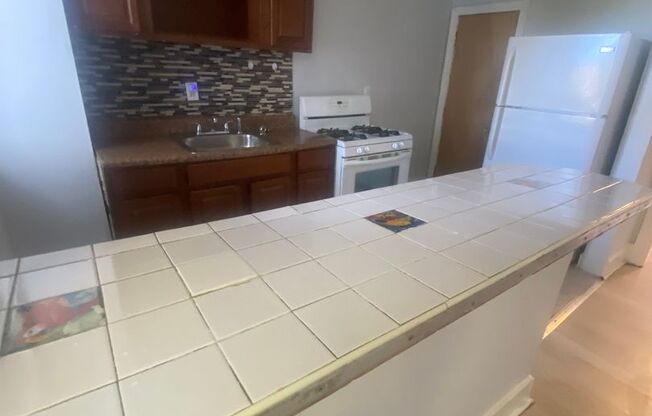 3 beds, 1 bath, $1,275