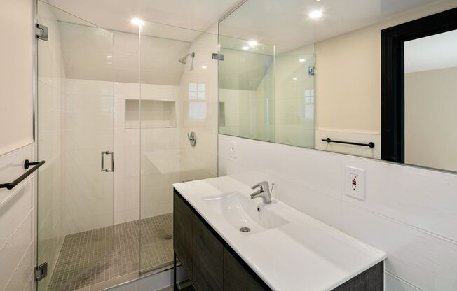 32 WEBSTER PL
