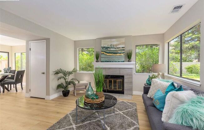 $3,090 - TWO BEDROOM / 2.5 BATH GORGEOUS REMODELED FREMONT TOWNHOUSE IN ARDENWOOD