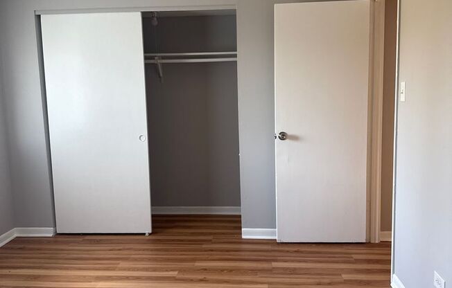 2 beds, 1 bath, $1,650, Unit 726-2D