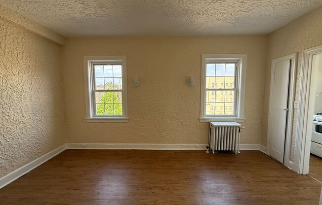 Studio, 1 bath, 308 sqft, $1,175, Unit Bayard Manor 210