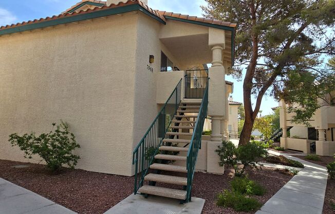 Lovely Upstairs Condo