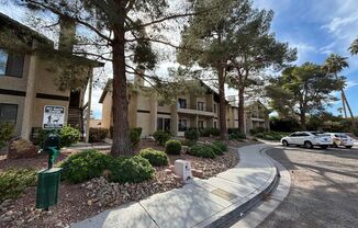 Cozy 2Bed/2Bath- 2 Story Condo w/ Beautiful Community Pool!