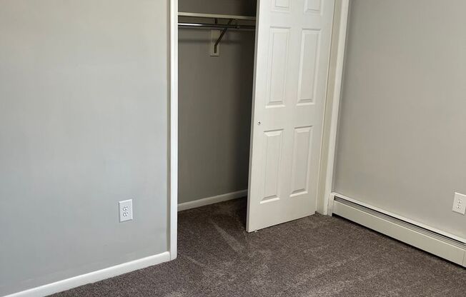 2 beds, 1 bath, 800 sqft, $1,695, Unit D - 33