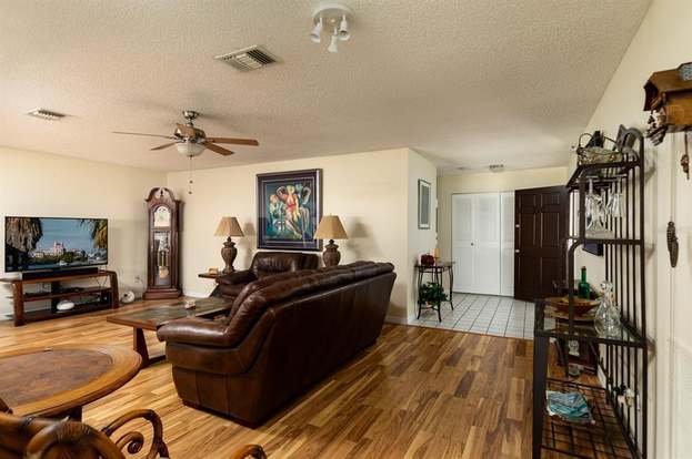 206 CEDARWOOD CIR