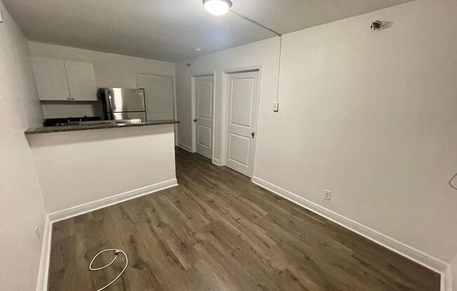 2 beds, 1 bath, 650 sqft, $1,400, Unit Unit 8