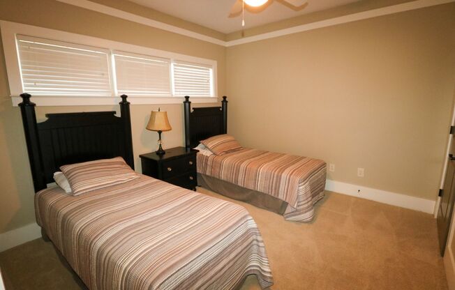 3 beds, 2 baths, $1,900, Unit Unit 4310