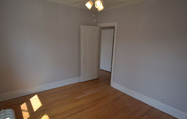 2 beds, 1 bath, 950 sqft, $1,700, Unit 4407-1A