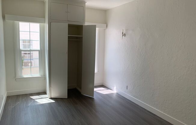 2 beds, 1 bath, $2,850