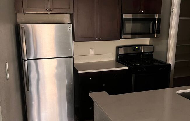 2 Bed Condo in Travis Heights w/ Downtown Views