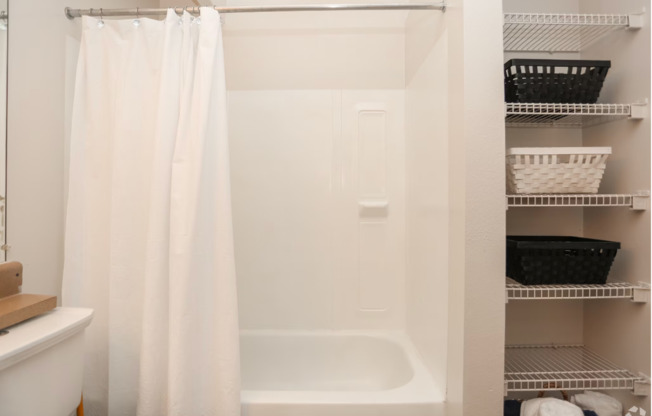 2 beds, 1 bath, 755 sqft, $1,099, Unit 437