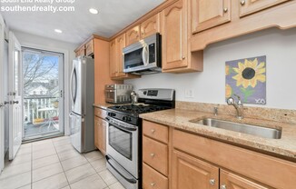 8 CMN ST
