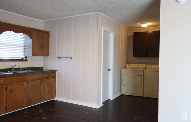 1/1 Duplex / Fridge, Washer & Dryer Included  / Large Front Deck / Small Fenced in Side Yard/ NBISD