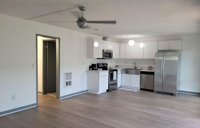 1 bed, 1 bath, 735 sqft, $2,560, Unit 38