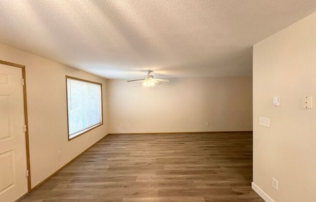 Spacious 3 bed 2.5 Bath Townhome in Cascade Park! All Appliances Included! Ceiling Fans in Every Room! Great Location!