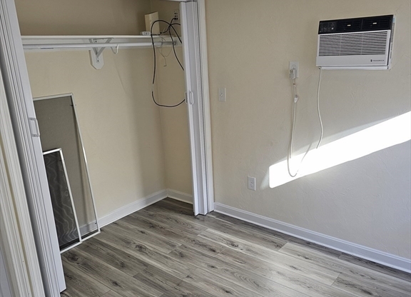 1 bed, 1 bath, 700 sqft, $1,700, Unit 6