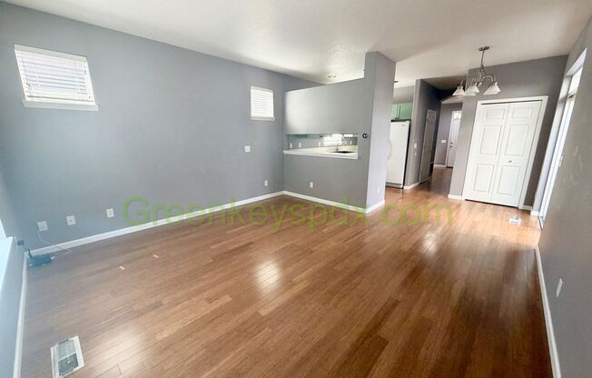 Awesome 3-bedroom 2.5-bathroom house in Arbor Roses Neighborhood in Hillsboro