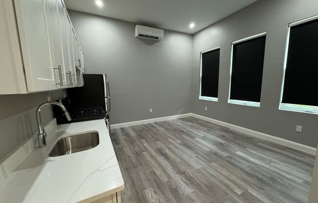 Studio, 1 bath, 300 sqft, $1,700, Unit 105