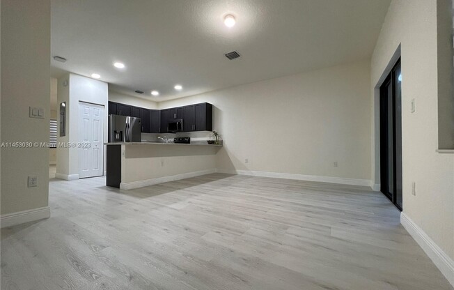 10573 W 32 LN