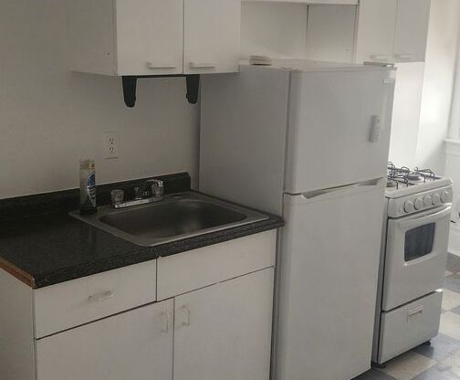 1 bed, 1 bath, $950, Unit Unit 3