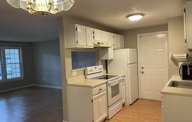 2 beds, 1 bath, 800 sqft, $2,300, Unit 15