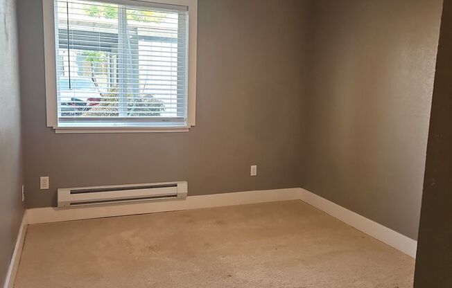 2bed/1bath unit on S 95th