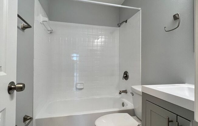 Lakeside Cove Apartments