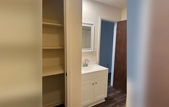 2 beds, 1 bath, 940 sqft, $1,325, Unit E7