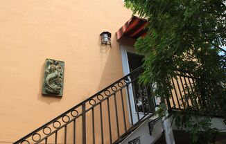 1 Bedroom 1 Bathroom Fully Furnished in Downtown!